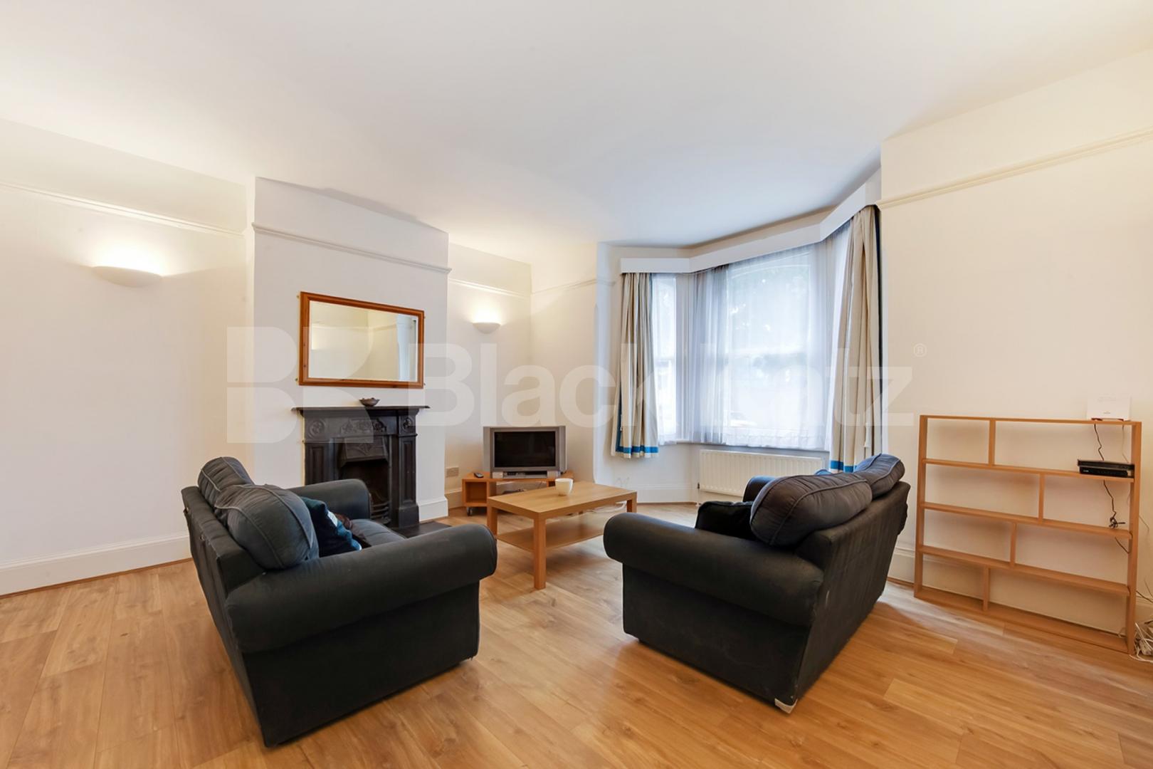 Spacious and bright apartment in the heart of Balham Elmfield Mansions - Elmfield Road , Balham 